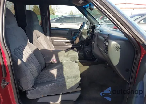 2000 Chevrolet S-10 Ls z USA, uszkodzony, nr VIN 1GCCS1944YK157856